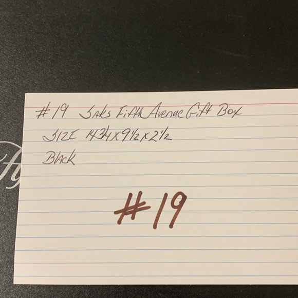 Sak’s Fifth Avenue gift box - Picture 3 of 3